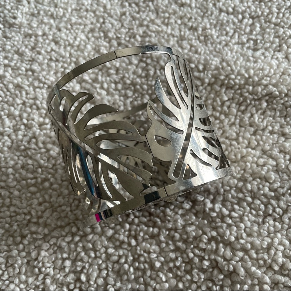 Bath & Body Works metal candle holder